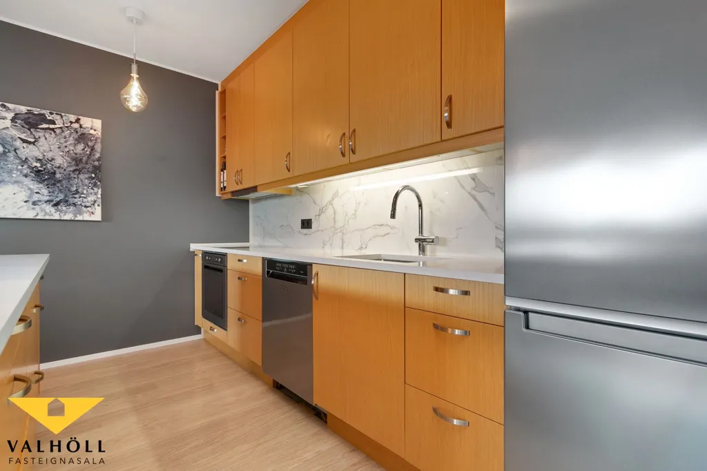 Cucina - Accessible Three-Bedroom Flat with Balcony in Akrahverfi