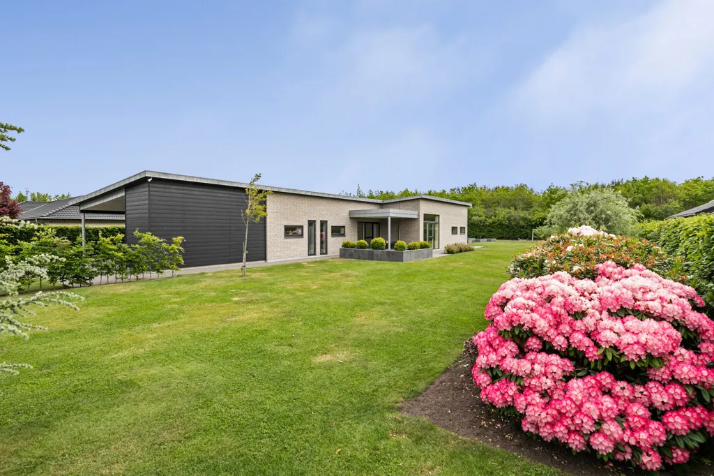 Jardin - Modern Villa with Large Garden in Aabybro