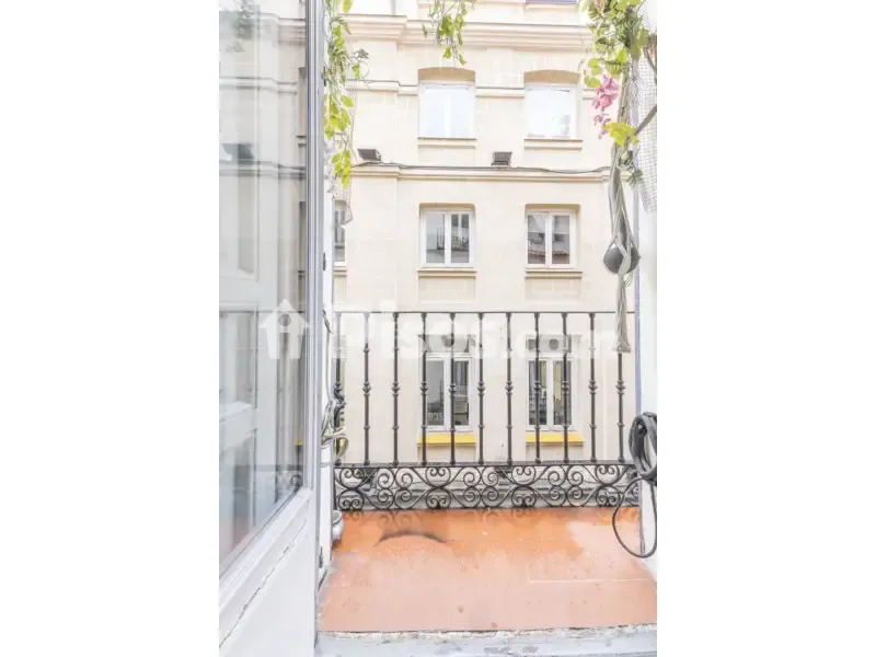 Rõdu - Modern Studio Flat with Balcony in Madrid Centre