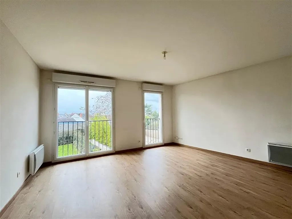 3-Bed Apartment with Parking in Nantes