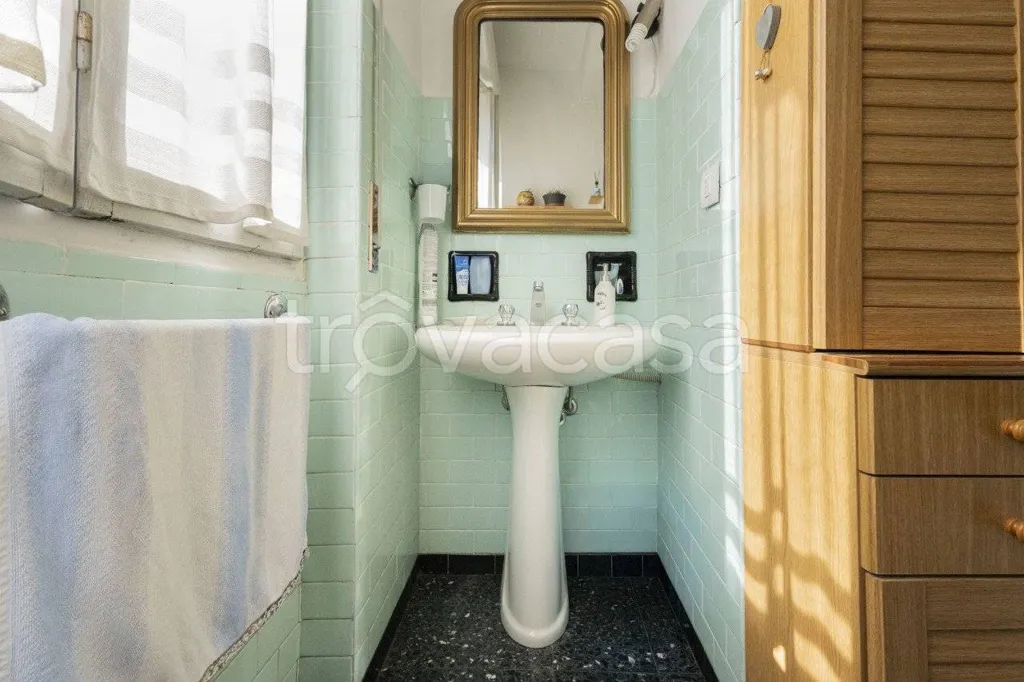 Salles de bain - Commercial Property with Shops in Ghemme