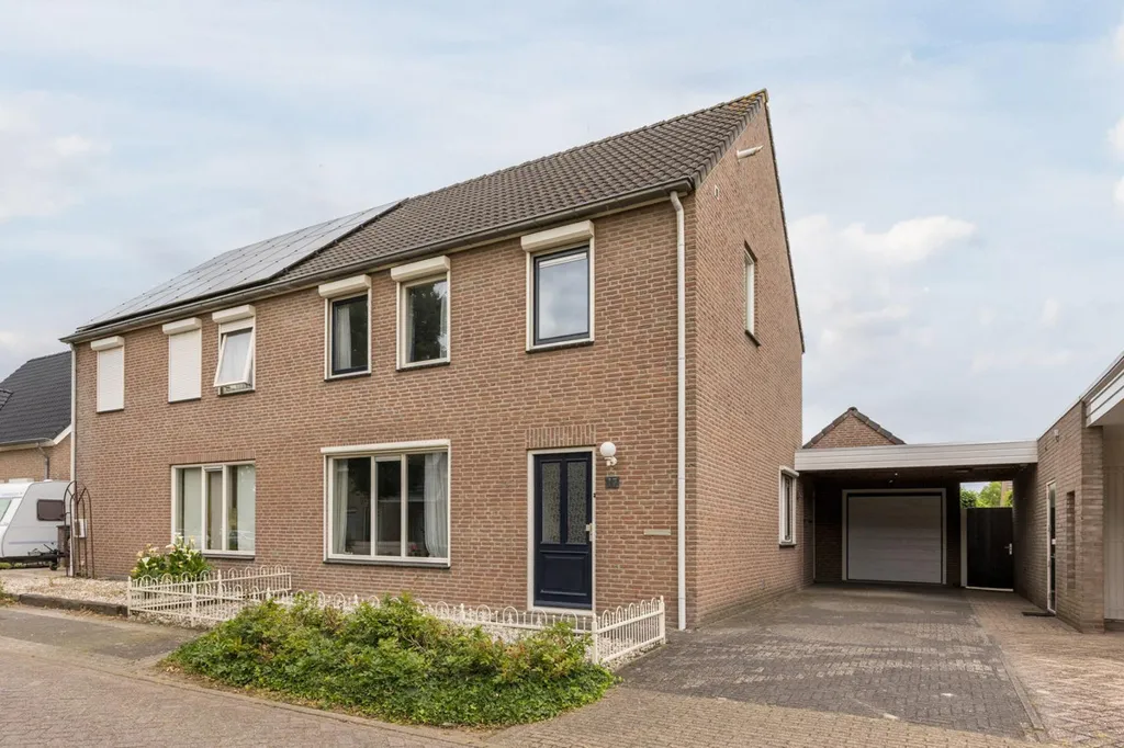 Extérieur - Two-Storey House with Pergola in Loosbroek