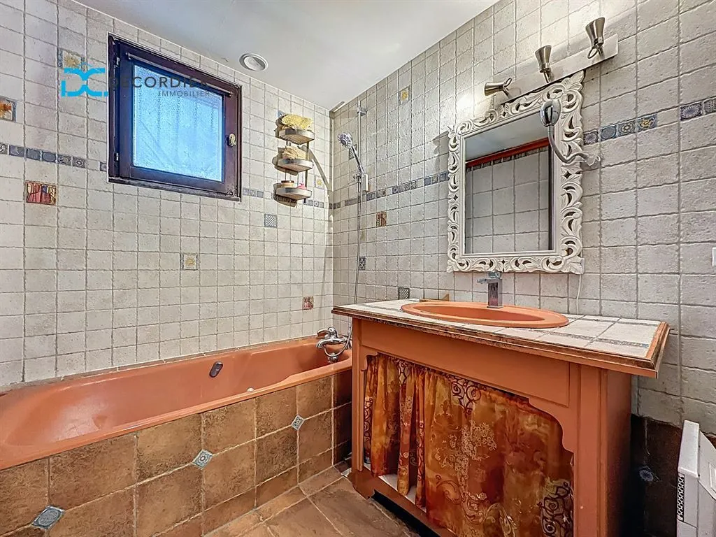 Salles de bain - Maison avec Terrasse et Jardin à Lugrin