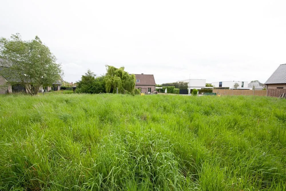 Jardin - Terrain à Bâtir avec Permis d'Urbanisation à Proximité