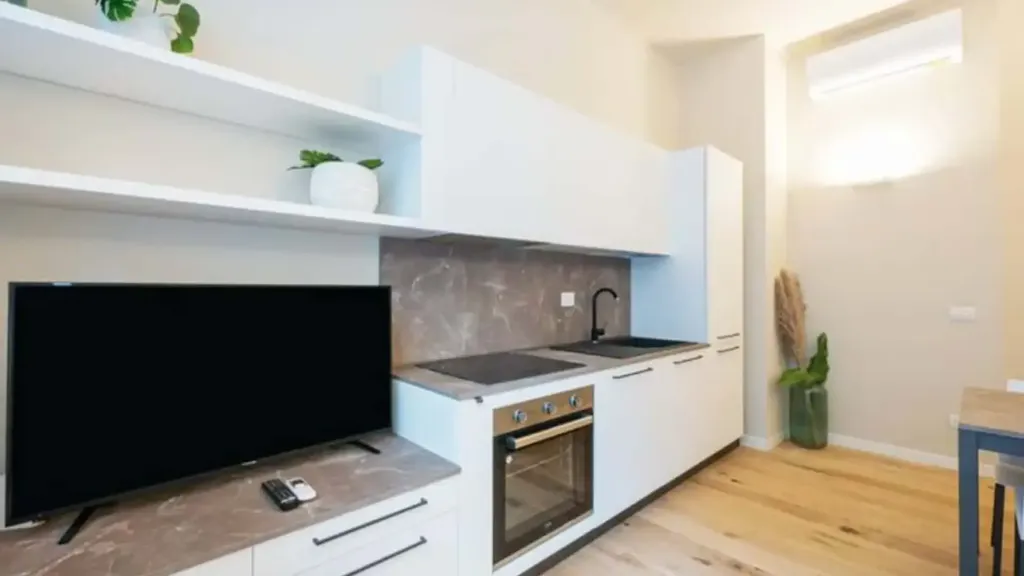 Cuisine - Elegant Two-Room Apartment in Milan