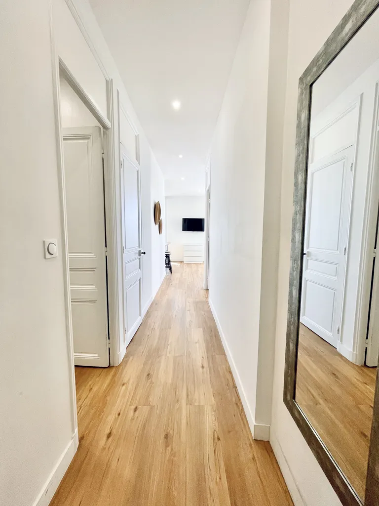 Esik - 3-Bed Apartment with 180° Sea View in Nice