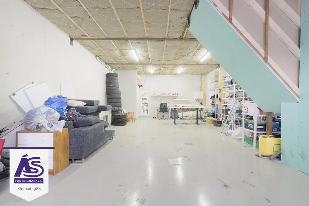Pesuköök - Industrial Unit with Loft in Hafnarfjörður