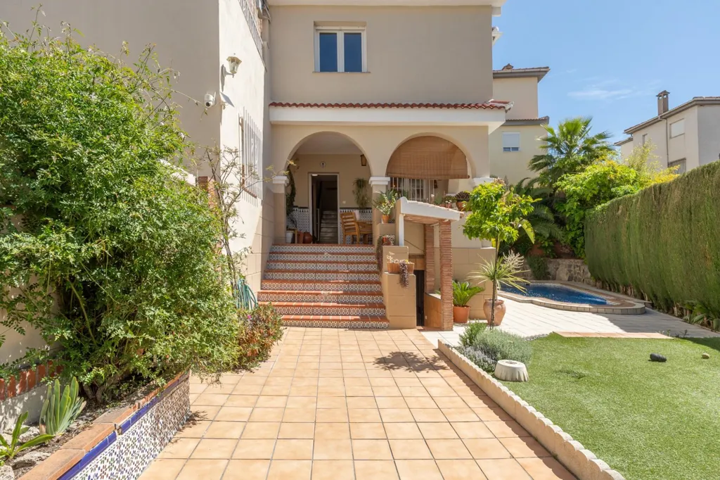 Aed - Chalet with Pool and Terrace in Gojar