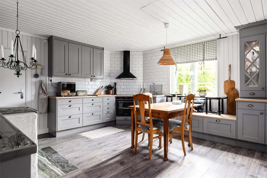 Köök - Charming Cottage with Private Pier near Katrineholm