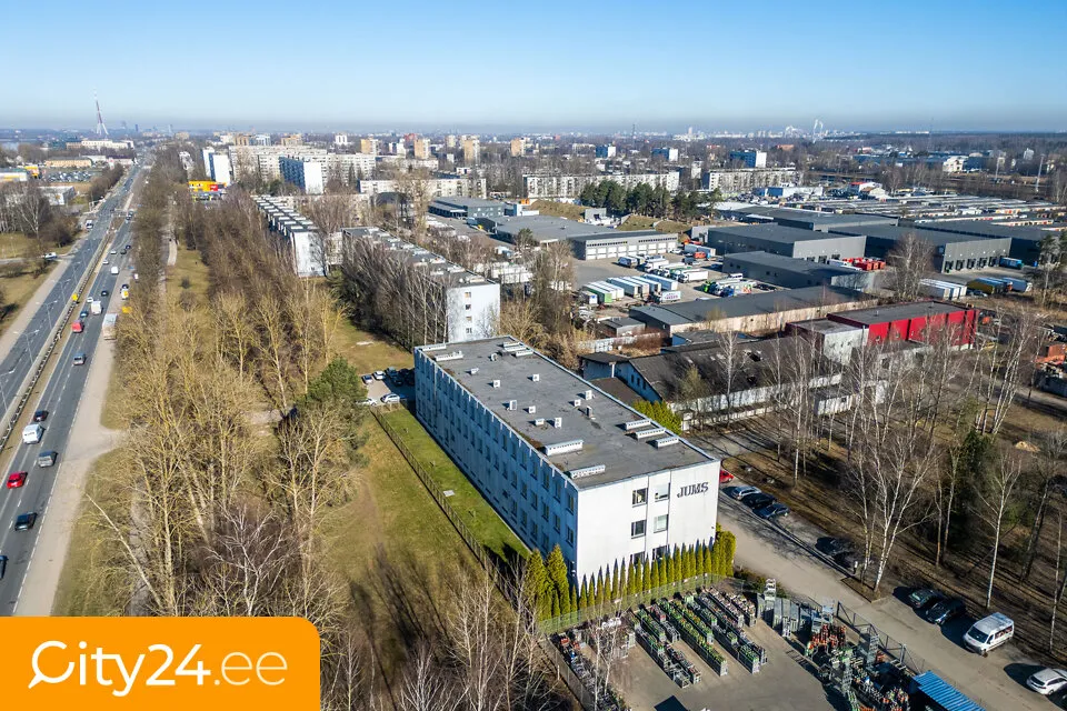 Õhuvaade - Three-Storey Industrial Building with Large Plot in Riga
