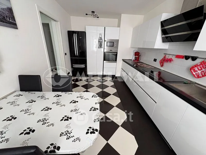 Cuisine - Bifamiliar House with Solar Panels in Aviano