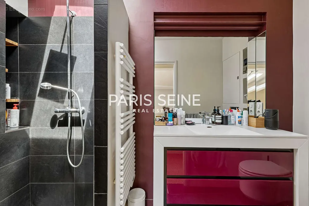 Bagni - Duplex with Cathedral Ceiling in Paris VII