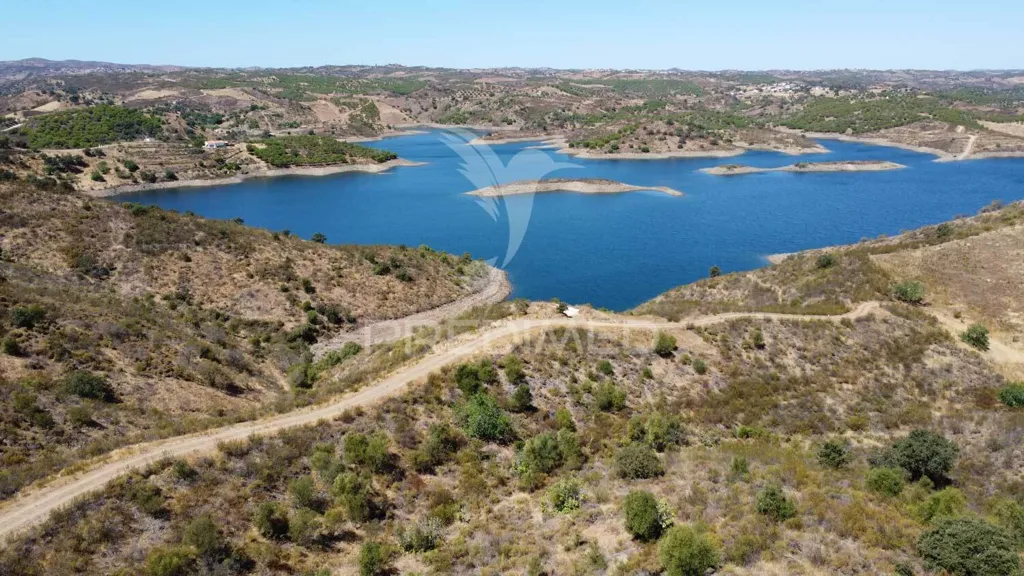 Jardin - Rustic Land with Waterfront on Beliche Dam, Algarve