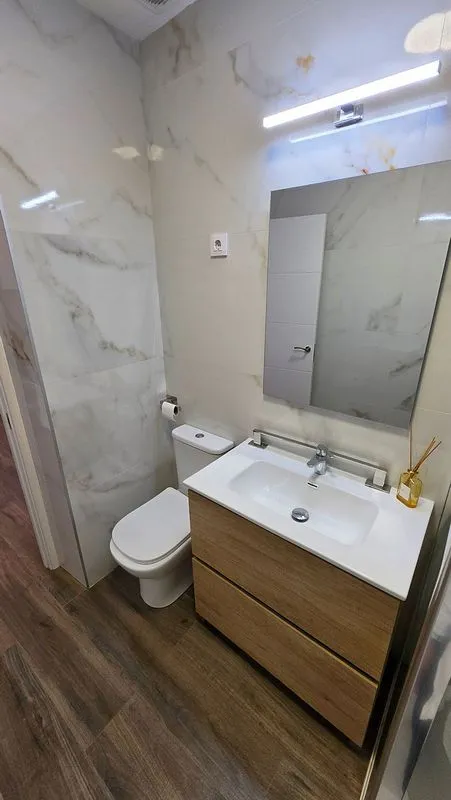Bathrooms - Modernised Flat with Air Conditioning in Parque Roma