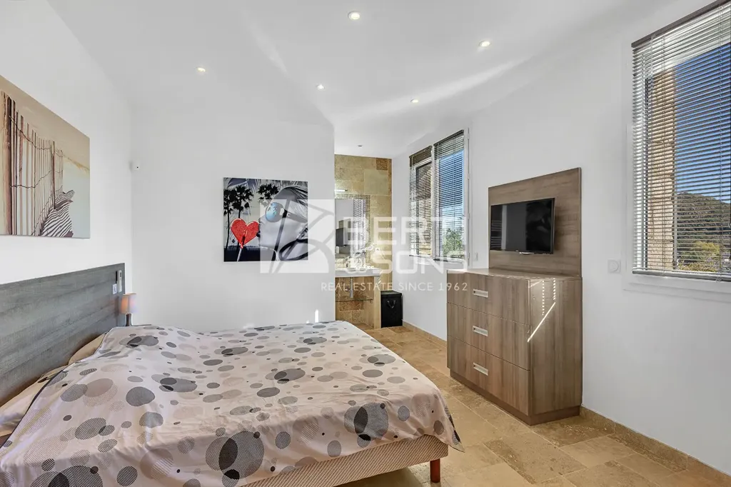 Chambres - Villa en Pierre Rénovée avec Piscine à Mandelieu