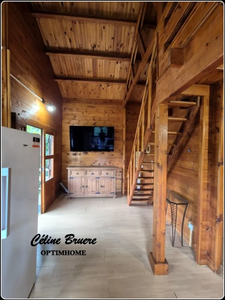 Elutuba - Chalet with South-Facing Terrace in Juziers