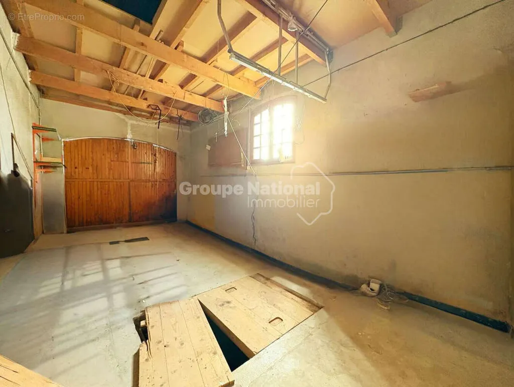 Garage - Maison de caractère avec grand jardin à Pélissanne