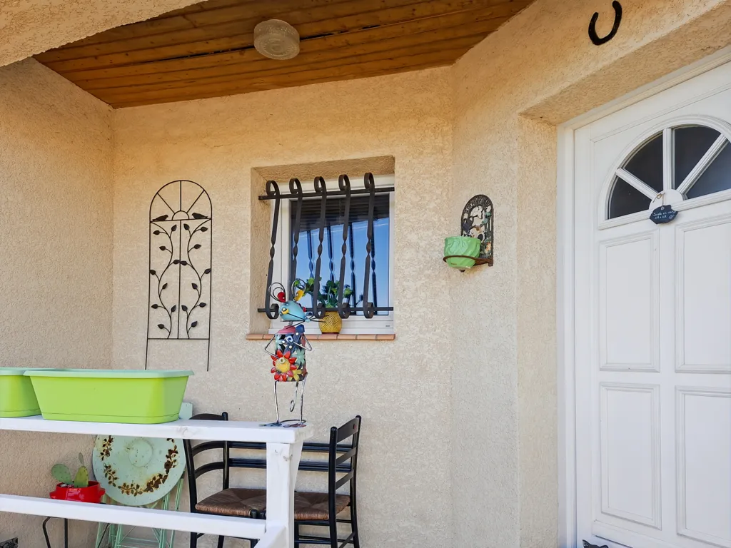 Terrasse - Villa de Plain-Pied avec Garage à Maraussan