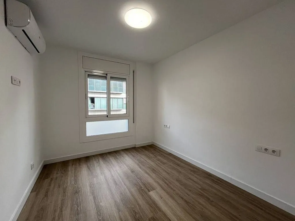 Rooms - 1-Bedroom Flat with Balcony in Girona Centre