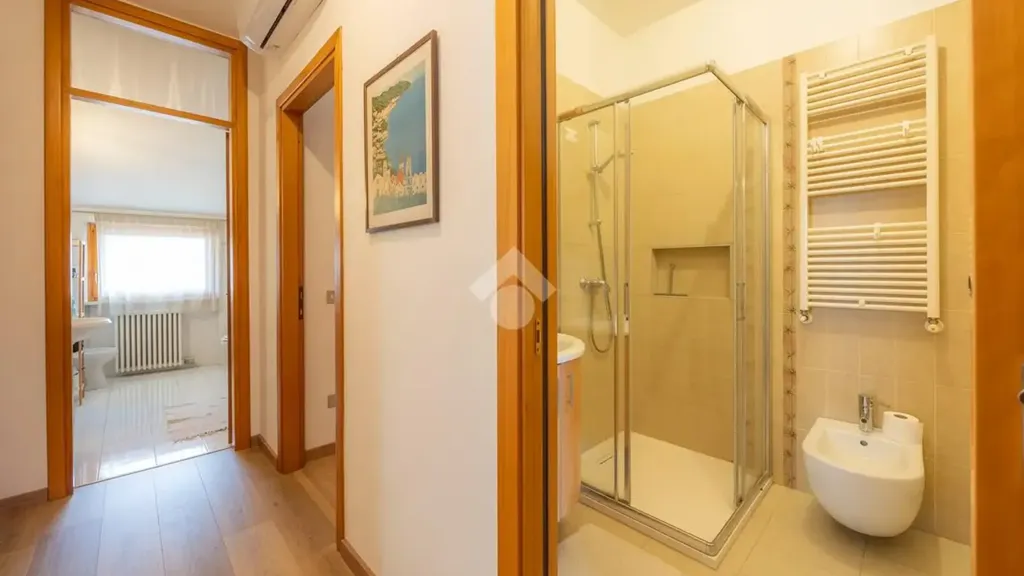 Bagni - 4-Bedroom Apartment with Terrace in Dolcè