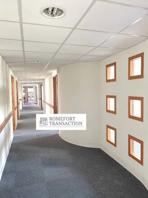 Esik - Office Space with Loire View in Nantes