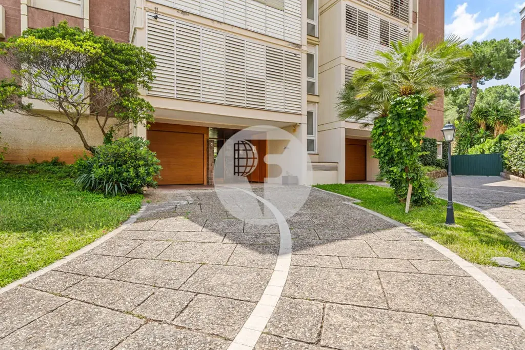 Exterior - Spacious Flat with Terrace in Exclusive Barcelona