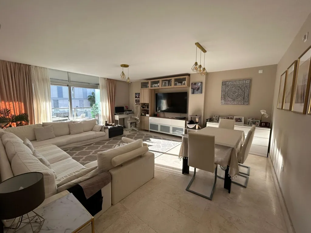 Elutuba - Apartment with Pool and Terrace in La Duquesa