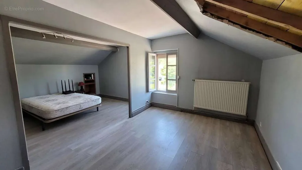 Magamistoad - House with Commercial Space in Saint-Agrève