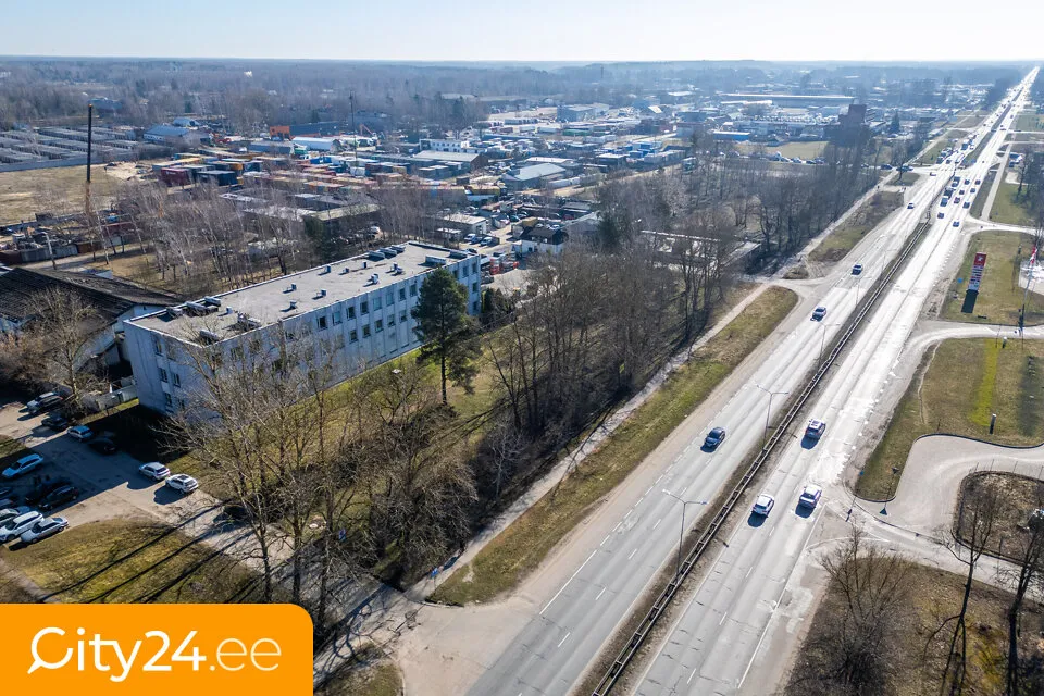 Õhuvaade - Three-Storey Industrial Building with Large Plot in Riga