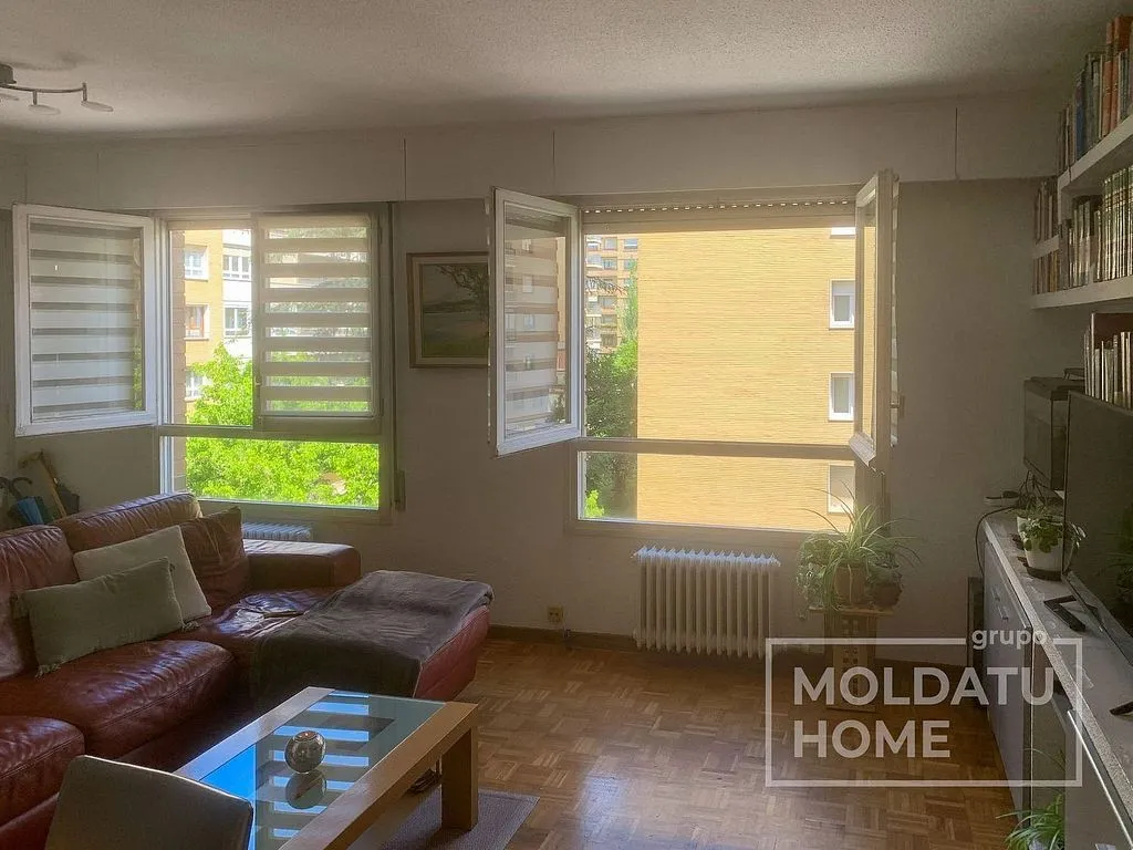 Séjour - Student-Friendly Flat with Central Heating in Iturrama