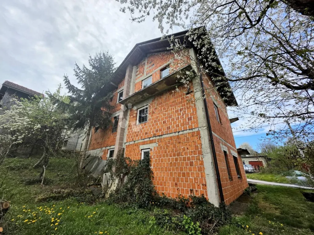 Välivaade - Multi-Storey House with Garden in Slunj