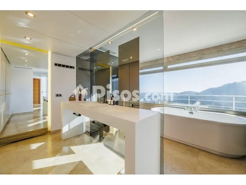 Bathrooms - Spacious House with Private Pool in Costa Brava
