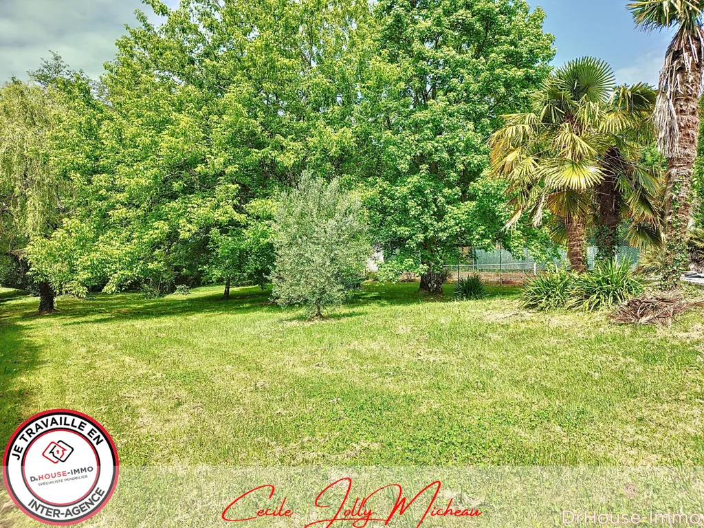 Jardin - Maison en Pierre avec Piscine à Saint-Savin