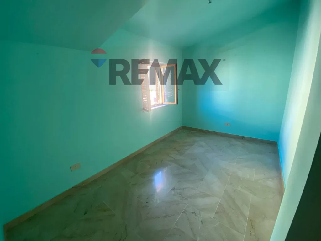 Pièces - Apartment with Balcony in Partinico
