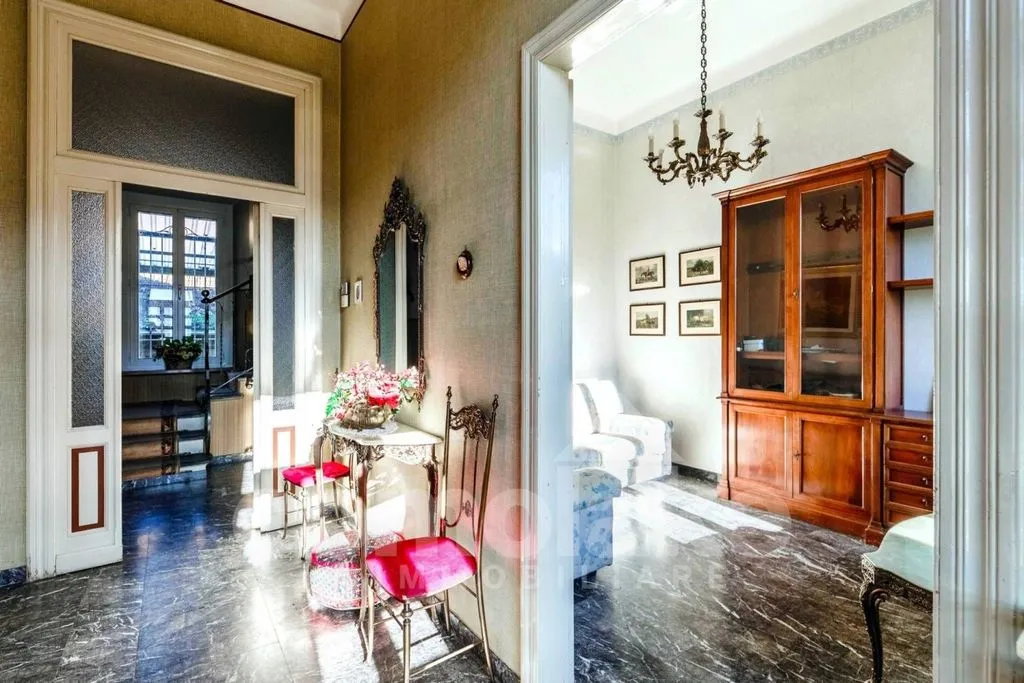 Esik - Classic Villa with Garden in Cernobbio