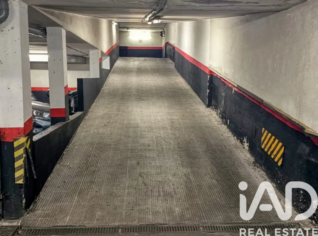 Garage - Secure Garage with Accessibility in Central Madrid