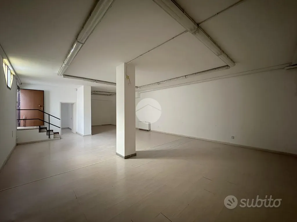 Pièces - Office Space with Two Access Points in Brescia