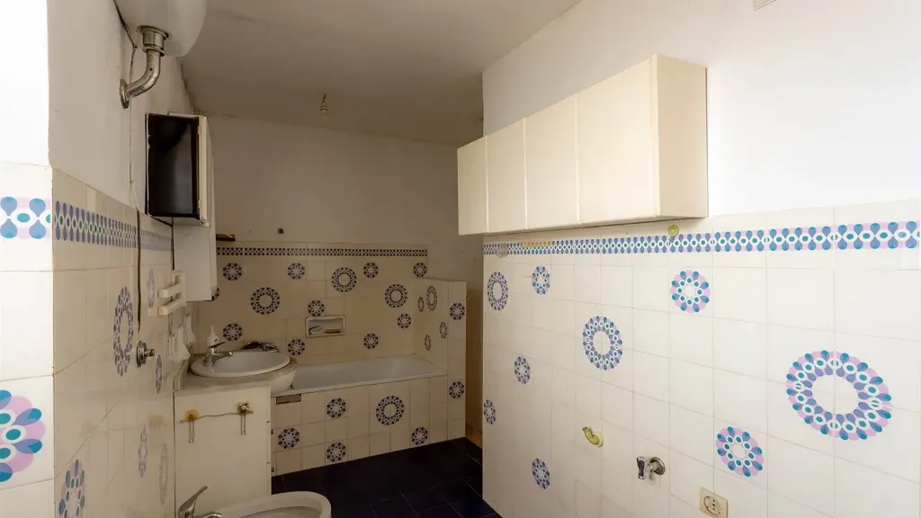 Salles de bain - Three-Bedroom Apartment with Garden in Signa