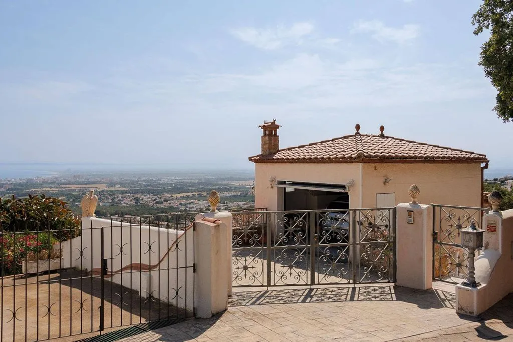 Exterior - Luxury House with Pool in Roses, Catalonia