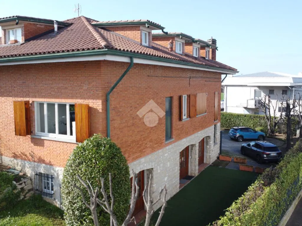 Extérieur - First-Floor Apartment with Private Porch in Mozzo
