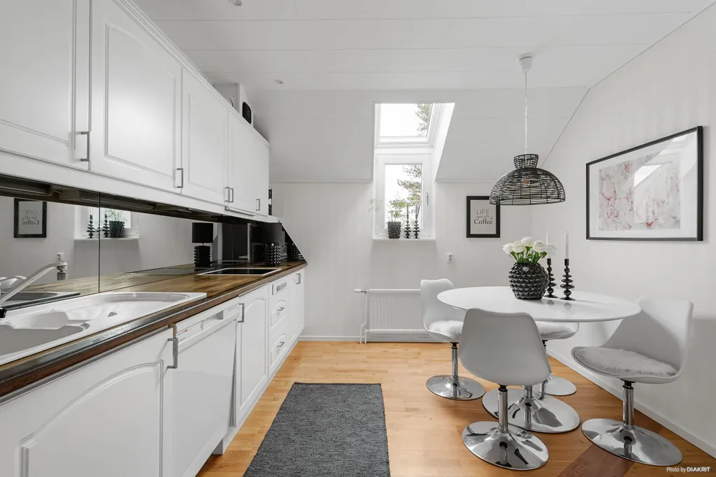Köök - Charming Loft with Balcony in Borås