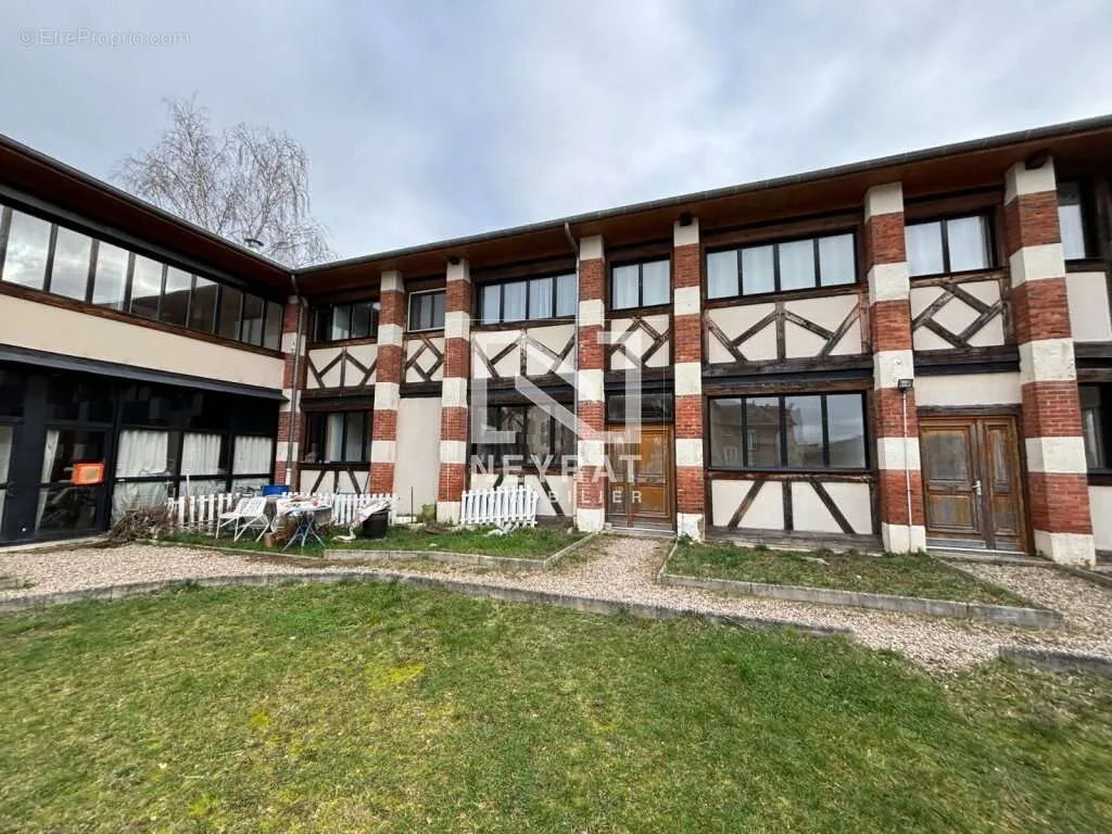 Extérieur - Appartement Duplex avec Parking à Autun