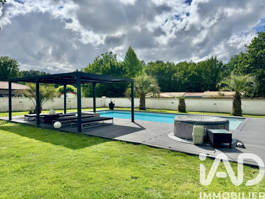 Bassein - Family House with Pool in Le Barp