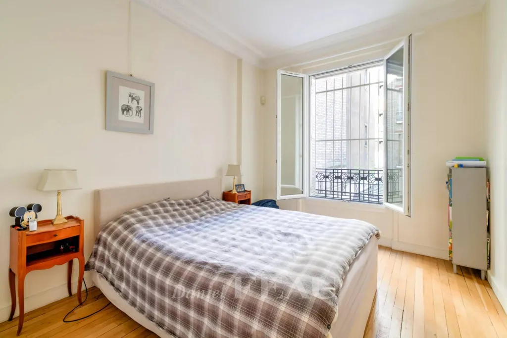 Bedrooms - Luxury Corner Apartment with View in Paris 7th