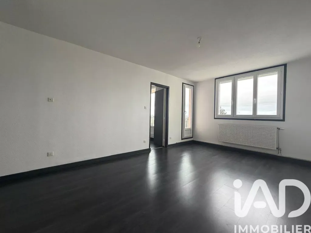 Pièces - Appartement Rénové avec Balcon à Digoin