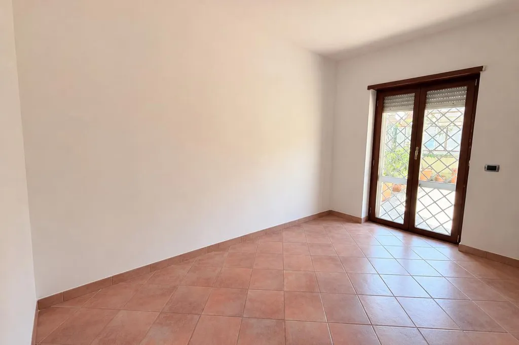 Pièces - Rusticated Apartment with Large Terrace in Genzano di Roma