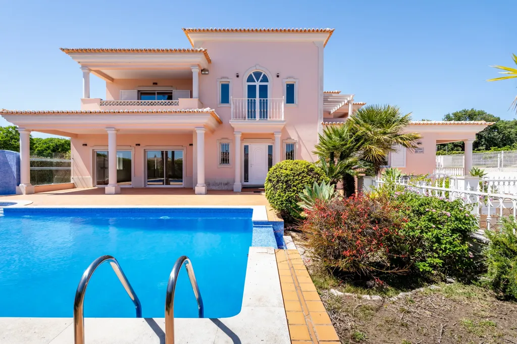 Bassein - Detached Villa with Pool in Albufeira