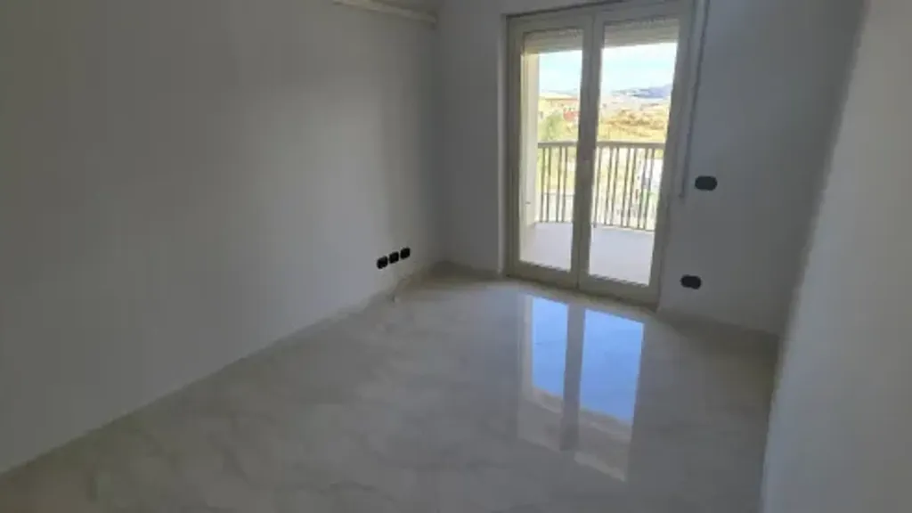 Pièces - Apartment with Terrace in San Cataldo