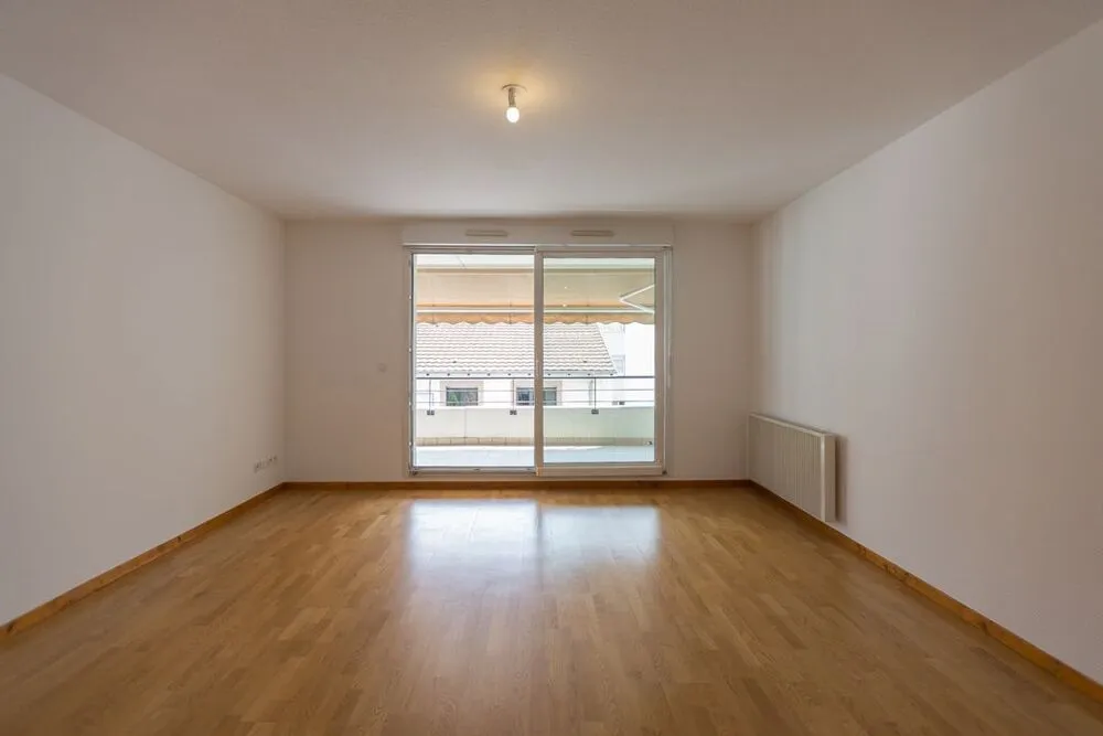 Rooms - Strasbourg Apartment with Balcony and Kitchen