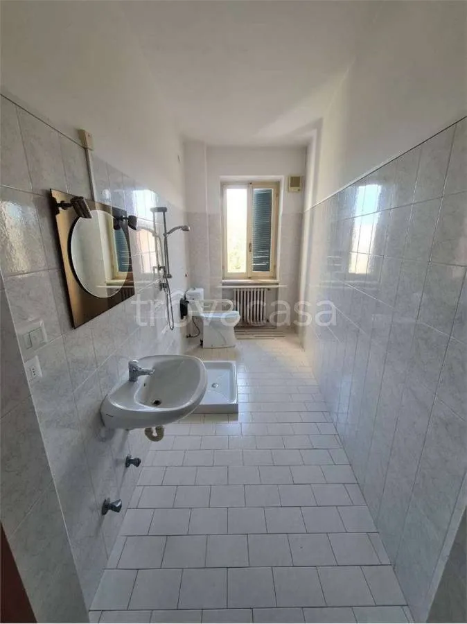 Salles de bain - Rustic Farmhouse with Pool in Paroldo